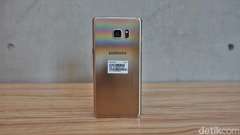 Mengusung layar Super AMOLED dengan ukuran 5,7 inch dan resolusi QuadHD. Foto: detikINET/adifidarahman