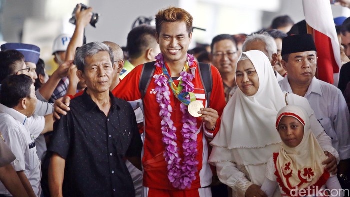 Tontowi Segera Liburan ke Pantai Bersama Istri dan Anak