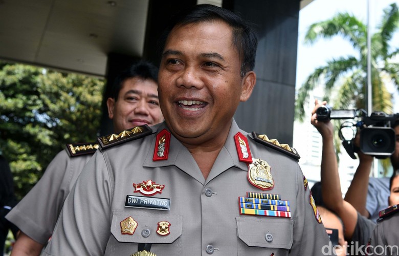 Komjen Dwi Priyatno Pensiun, Komjen Putut Jadi Irwasum Polri Komjen Dwi Priyatno Pensiun, Komjen Putut Jadi Irwasum Polri