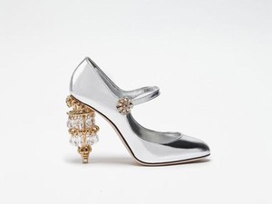 Editors Choice: 5 Variasi High Heels dengan Hak Berbentuk Unik
