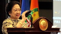 Ketum PDIP Megawati Soekarnoputri memberikan sambutan.