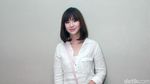 Manisnya Pamela Bowie Tampil Kasual