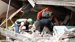 Evakuasi Korban Gempa di Italia
