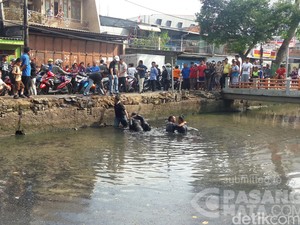Gara-gara Serempetan, 2 Orang Pemotor Berantem di Tambora Sampai Nyebur ke Kali