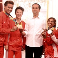 Liliana Natsir adalah pahlawan perempuan baru di perbulutangkisan Indonesia. Ia berhasil merebut medali perak dalam Olimpiade Beijing tahun 2008 berpasangan dengan Nova Widianto. Puncaknya, dia membawa pulang medali emas pada Olimpiade Rio de Janeiro tahun 2016 bersama Tontowi Ahmad. (Foto: Istimewa)