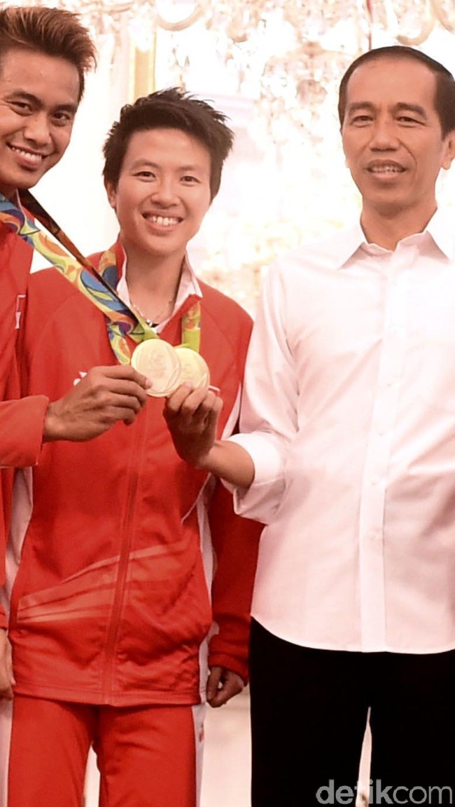 Liliana Natsir adalah pahlawan perempuan baru di perbulutangkisan Indonesia. Ia berhasil merebut medali perak dalam Olimpiade Beijing tahun 2008 berpasangan dengan Nova Widianto. Puncaknya, dia membawa pulang medali emas pada Olimpiade Rio de Janeiro tahun 2016 bersama Tontowi Ahmad. (Foto: Istimewa)