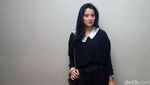 Black vs White! Gaya Marcella Zalianty dan Donita