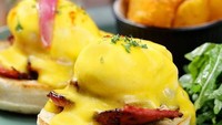 SAGITARIUS: Adan suka kebebasan maka egg benedict dengan siraman saus hollandaise yang creamy cocok buat Anda. Foto: iStock