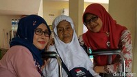 Berada di Makkah, setelah menanti sekian lama, adalah sebuah pencapaian tersendiri bagi para jemaah. Ada yang sudah menunggu selama 5 tahun, bahkan mungkin 10 tahun untuk mendapat kesempatan ini. Tak heran, dorongan semangat mereka tetap membara.