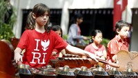 Selain bermain gamelan, JIS juga menggelar lomba tradisional.