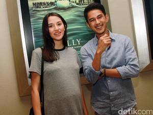 Dikecam usai Nge-Vape di Pesawat, Fandy Christian Masih Bungkam