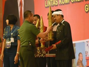 Bangun Jalan Bersama Prajurit, Bupati Dedi Raih Penghargaan dari TNI AD