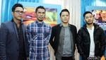 Cool in Black! Gaya Para Musisi dengan Busana Hitam