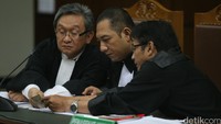 Dalam sidang ini Sanusi didampungi kuasa hukum Krisna Mukti dan rekan.