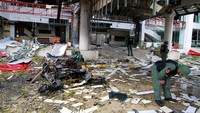 Ledakan kedua, yang berkekuatan besar dan dilaporkan berasal dari truk pikap, meledak sekitar pukul 23.00 waktu setempat. Surapan Boonthanom/Reuters.