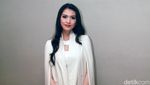 Black vs White! Gaya Marcella Zalianty dan Donita