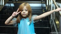 Kecil-kecil, Shafea sudah lihai berpose di depan kamera. Pool/Hanif Hawari/detikFoto.
