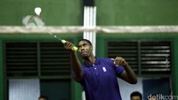Disela-sela memberi pelatihan kepada para finalis Junior NBA, Marvin Wiiliams menyempatkan diri bermain bulutangkis dengan sejumlah atlet dan legenda bulutangkis Indonesia.