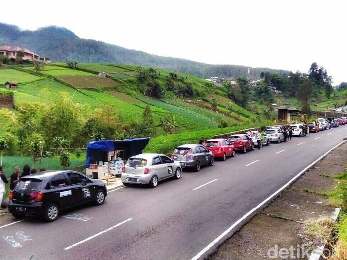 Hajatan Besar Komunitas Nissan March di Solo