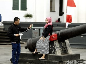 Pilih Mana, Merokok 2 Pak Sehari Atau Liburan?