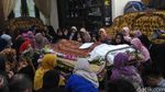 Suasana di Rumah Duka Tukul Arwana