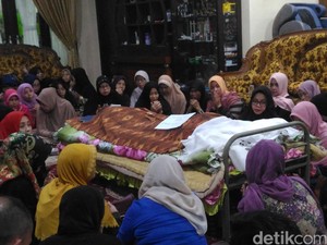 Asri Welas Kenang Kedekatan dengan Susi Similikiti