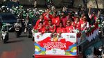 Atlet Olimpiade Diarak Menuju Istana