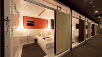 Inilah First Cabin Hotel di dekat Stasiun Tsukiji, Tokyo, Jepang. Meski hotel kapsul, tapi penampakan hotel satu ini mewah banget. (First Cabin)
