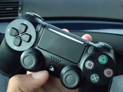Keren! PlayStation 4 Slim Tampil Beda