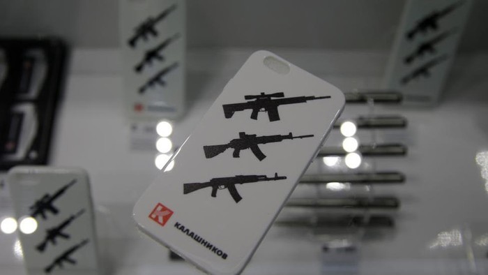 toko ak 47 di bandara rusia
