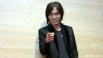Cool in Black! Gaya Para Musisi dengan Busana Hitam