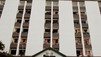 Ledakan pertama mengguncang pada Selasa (23/8) malam, sekitar pukul 10.40 waktu setempat di dekat sebuah pub dan karaoke yang ada di belakang Southern View Hotel. Tidak ada korban jiwa akibat ledakan pertama ini. Surapan Boonthanom/Reuters.