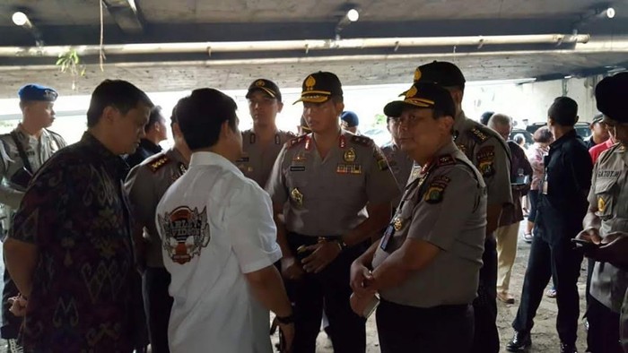 Minta Konflik Diselesaikan, Mahasiswa Blokade Jalan Masuk ke Gedung Rektorat Trisakti