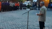 Gubernur Riau, Arsyadjuliandi Rachman memimpin upacara pelepasan jenazah Pratu Wahyudi yang gugur dalam pemadaman kebakaran lahan. Satgas diperintahkan untuk ikut mengantarkan sampai ke kampung halaman Pratu Wahyudi.
