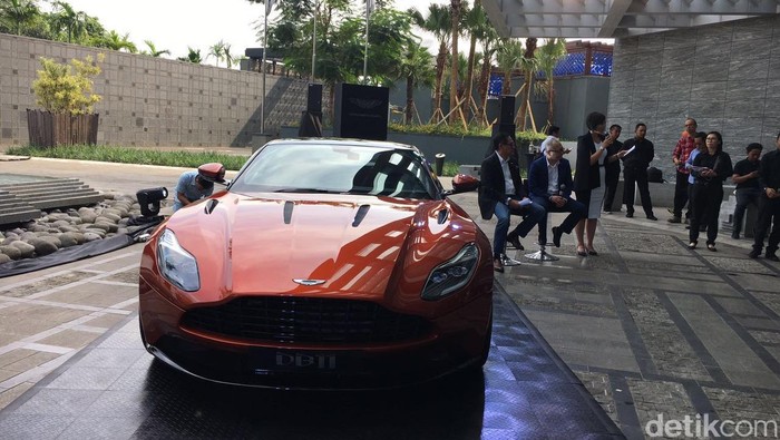 Mobil Cantik Aston Martin DB11 Sapa Indonesia