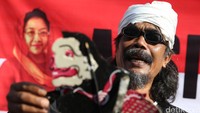 Aksi teatrikal tersebut berlangsung sekitar 30 menit .