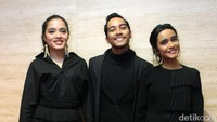 Gamaliel, Audrey dan Cantika yang tergabung dalam GAC terlihat mempesona lewat busana hitam yang dikenakannya di Kawasan Kebon Jeruk, Jakarta Barat pada Malam kemarin (23/8/2016). Pool/Hanif Hawari/detikFoto.