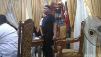 Susi dan Tukul menikah pada 1995 dan dikaruniai dua anak. 