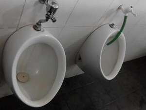Benarkah Pria Jarang Cuci Tangan Sehabis Buang Air Kecil?