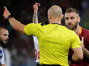 Roma Sudah Diperingatkan soal Kartu Merah