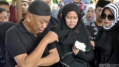 Tangisan Tukul Arwana, Agnez MO Gandeng Wijaya Saputra
