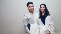 Mereka tampak serasi saat menghadiri acara pemutaran perdana film Surat Untukmu di Epicentrum, Jakarta Selatan pada Selasa (23/8/2016). Pool/Gus Mun/detikFoto.