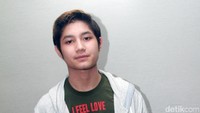 Rassya pun terlihat kasual dengan hoodie. Pool/Gus Mun/detikFoto.