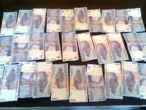 2 Pengedar Uang Palsu Dibekuk Saat Belanjakan Pecahan Rp 10 Ribu ke Tukang Rokok
