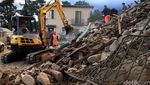 Evakuasi Korban Gempa di Italia