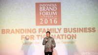 Founder Lippo Group Mochtar Riady menerima Lifetime Achievement Award di ajang Indonesia Brand Forum 2016, Jakarta, Rabu (24/08/2016). 