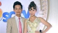 Bintang film Tiger Boys itu tampil bersama sang kekasih, Randy Martin. Pool/Noel/detikFoto.