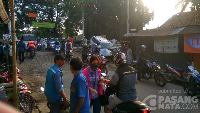 Mobil Tertabrak Kereta di Bekasi Timur, Sopir Selamat