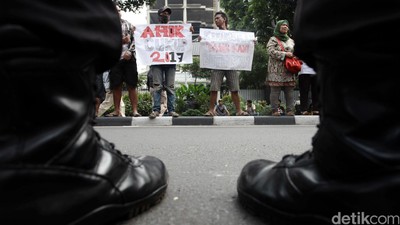 Demo Tolak Pencalonan Ahok di PDIP