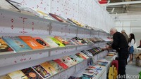 Sekitar 350 judul buku, mulai dari fiksi, non-fiksi, komik, hingga buku anak-anak diperkenalkan kepada pembaca Tiongkok.
